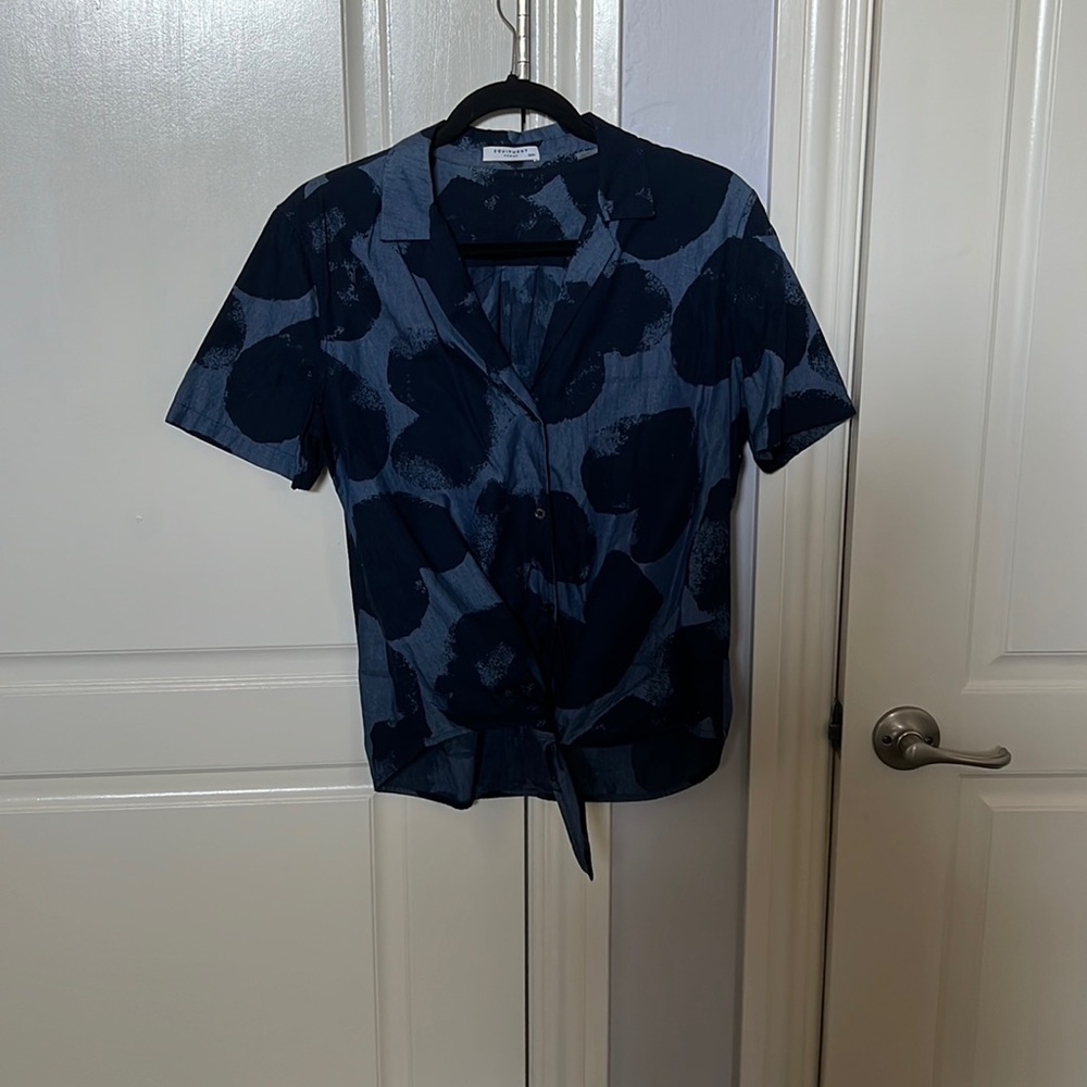 Blue Button-down Shirt Ties in Front